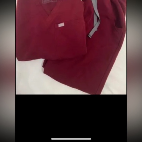 FIGS Women Scrubs - Picture 2 of 2